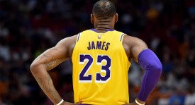 雄鹿新援首秀惊艳，雄鹿尼克斯新赛季首战获胜